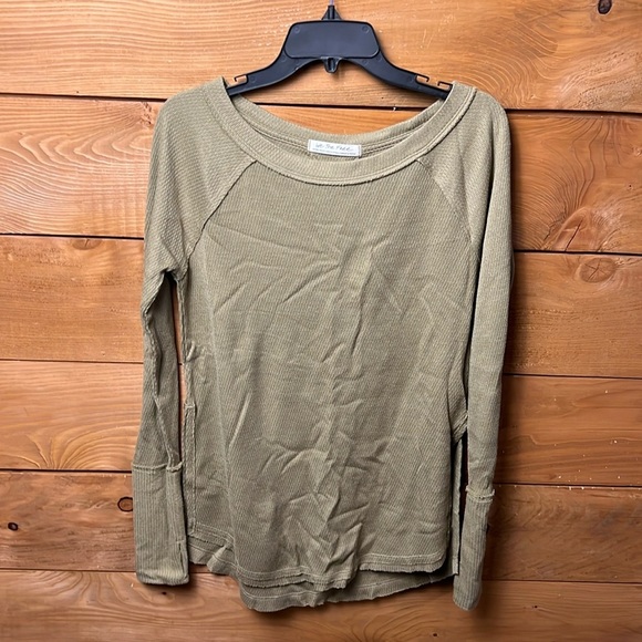 Free People We The Free Olive Green Long Sleeve Top Side Slits Soft Xs oversized - Picture 1 of 9